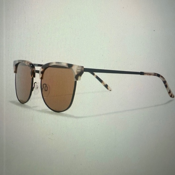 53mm Evasive Brow Bar Square Sunglasses QUAY New with tags - Picture 2 of 3